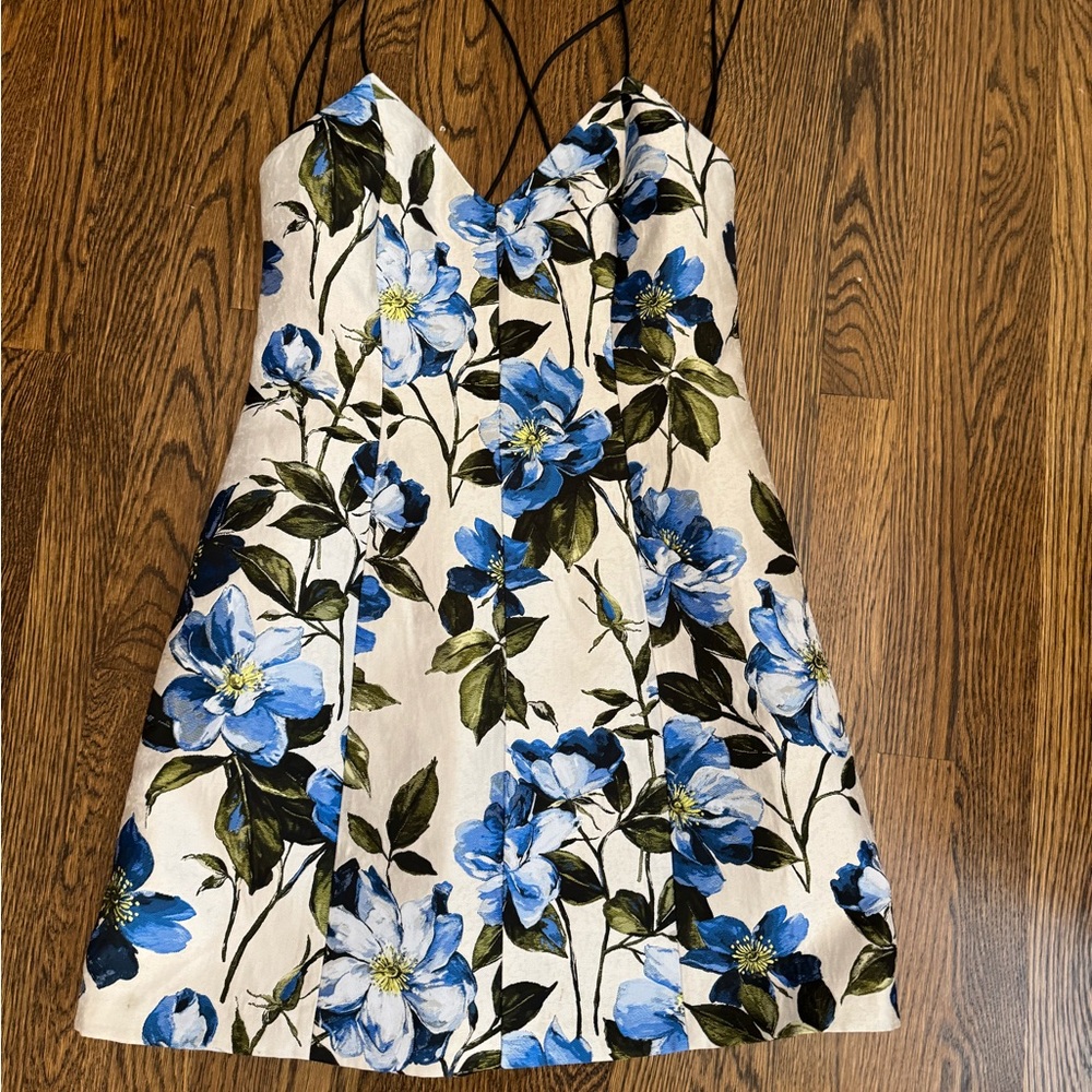 Alice + Olivia flowery dress, never been worn. Size 6